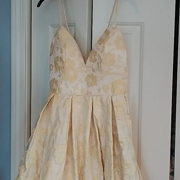 NEW Trixxi Floral Jacquard Gown Yellow/Silver Long Formal Sz 0 Juniors - Picture 9 of 9